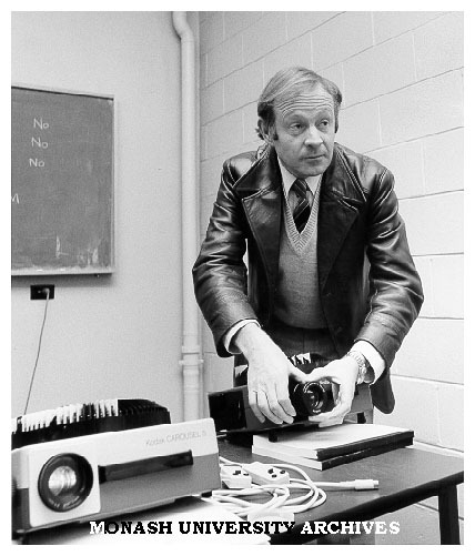 Dr Donald Thomson explaining research on witness memory