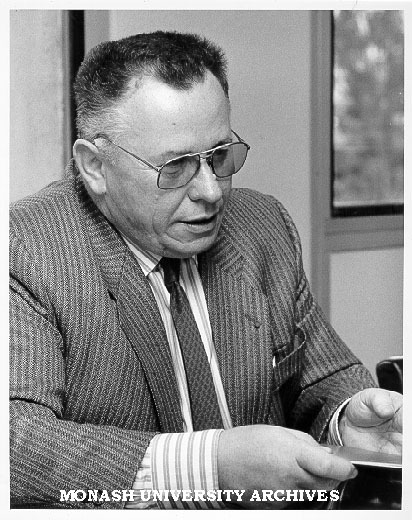 Chairman of France Telecom University M Francois Schoeller signing agreement with Monash Information and Communications Technology Management Centre (MONICT)