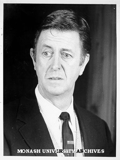 Terry McDermott as Boss in 'Flexitime'