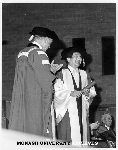 Dr Hiroyuki Iwaki receiving honorary Doctor of Laws from Chancellor Sir George Lush