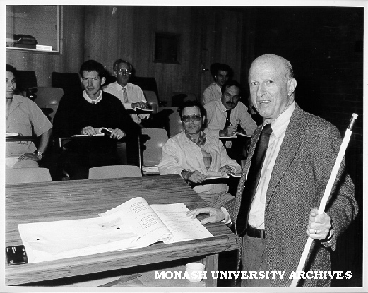 US visitor Dr Julius Bendat conducting short course