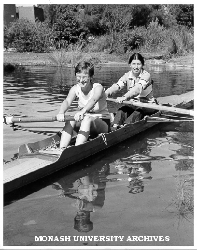 Monash Women's Rowing Club members
