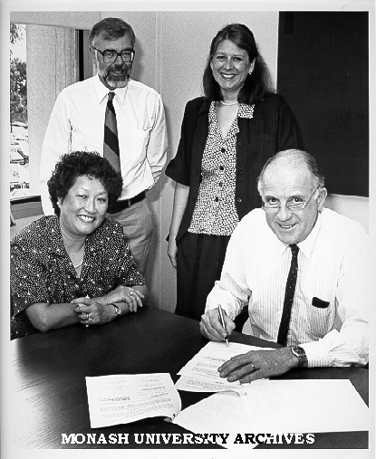 Signing of student exchange agreement with University of Illinois