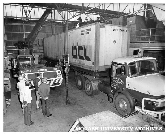 Robert Blackwood Hall organ arriving at Monash