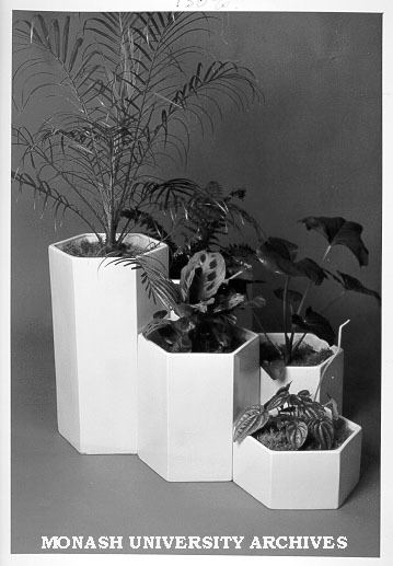 Award winning ceramics design by Linda Hodgson