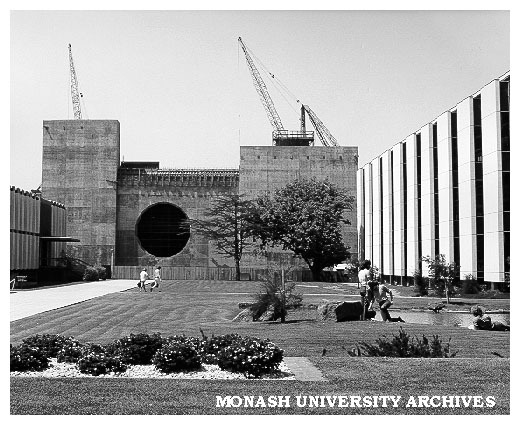 Construction of Great Hall, with Main library at right