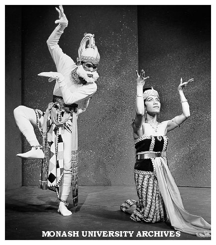 Scene from 'The Ramayana in Java'. Poedijono (left) as Hanoman and Cathy Mardisiswojo as Sinta
