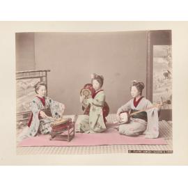 Playing samisen tsudzumi & taiko