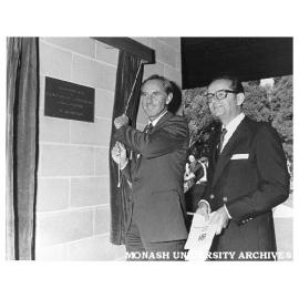 Premier Mr John Cain unveiling Japanese Studies Centre plaque, with Centre President Professor Jiri Neustupny