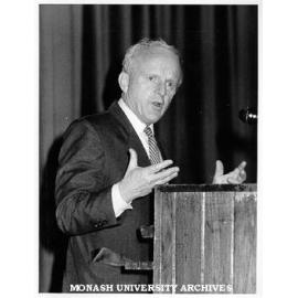 Senator John Button delivering Faculty of Engineering Address