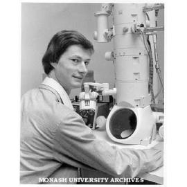 Dr Stephen Phillips of Anatomy department