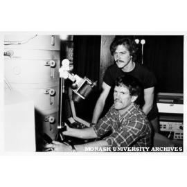Dr Neil Hallam with Oxford Botany School's Dr Chris Hawes at the controls of Oxford's electron microscope