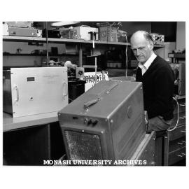 Ron Beach testing square wave generator