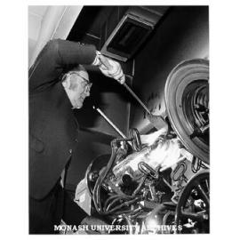 Bill Matchan demonstrating glass preparation