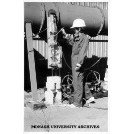 Test apparatus installed on experimental incinerator