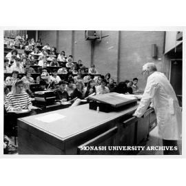 Professor Alan Boura lecturing to students