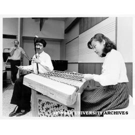 Chinese musicians Shen Pan-Geng (left) and Zhao-Yang-Qin