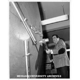 Dr Len Koss demonstrating effectiveness of noise reduction device