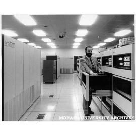 Operations supervisor Brian Potton changing disk pack in B7800 computer