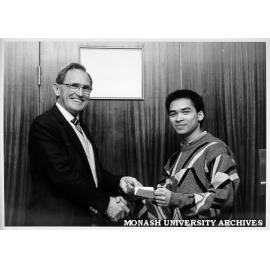 Dr Roy Williams, Dean of Faculty of Technology, presenting achievement award to Mr Minh Tran