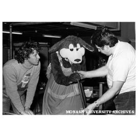 Visitors from 'Shirl's Neighbourhood'