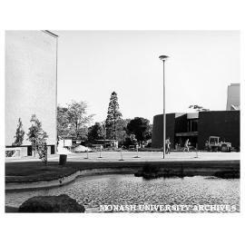 Rotunda (right) and Main library (left)