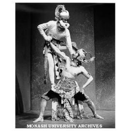 Scene from 'The Ramayana in Java'. Poedijono as Hanoman (right) and Hari Sulistyono as Rahwana