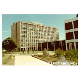 Physiology building with Biomedical library at right