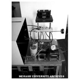 Inside x-ray topograph unit