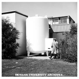 Installation of liquid nitrogen tank