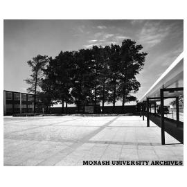 Science courtyard and eastern science lecture theatres