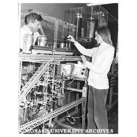 Gas laser supplying 10kw in pulses of a few nanoseconds