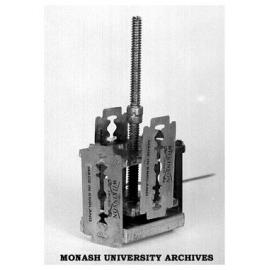 Razor blade apparatus