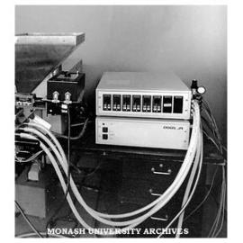 Computer aided machine for extrusion of polymer blends