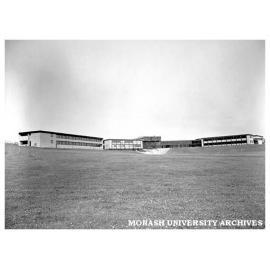 Gippsland Institute of Advanced Education, early days at the Churchill campus site