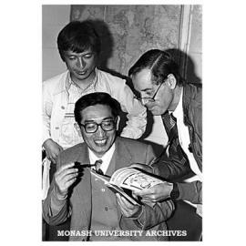 Mr Kumio Maekawa, Editor of Hokkaido Shumbun Press, and Professor Yuan Youqing, Associate Chief Editor of Modernisation, discuss communication and robotics education with Dr Tony Keulemans, Principal Lecturer in Communication Studies