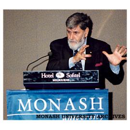 Professor Barry Jones, adjunct professor in the Faculty of Information Technology, delivers his inaugural lecture