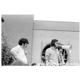 Jim Bacon addresses student protesters, with Albert Langer