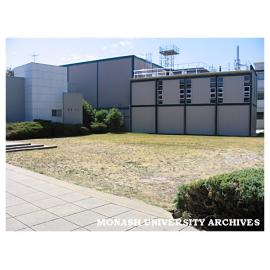 Engineering building 60 courtyard