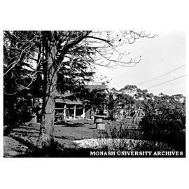 Birch Cottage with playground