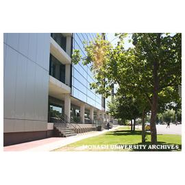 Building H, Caulfield campus, from Dandenong Road