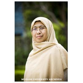 Ms Rohani Hashim, winner of the 2005 John Legge Prize for Research Excellence