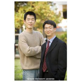 PhD students Fuping Liu and Guibin Zhang, winners of the 2005 Chinese Government Award for Outstanding Self-financed Students Abroad.