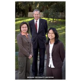 Golden Key president for 2004, Ms Cecilia Chan; Vice-chancellor Professor Richard Larkins and current Golden Key president Ms Sue Yen Wee (left to right)