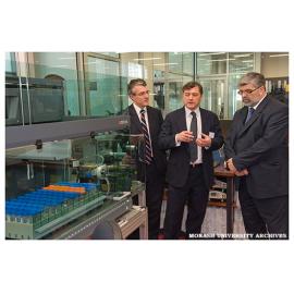 Mark Dreyfus MP, Alan Sawyer and Senator Kim Carr tour the Monash Antibody Technologies Facility (MATF)