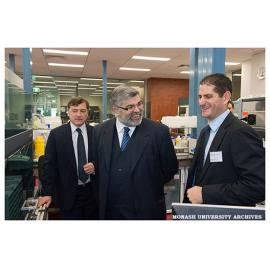Alan Sawyer, Senator Kim Carr and Michael Spiegel touring the Monash Antibody Technologies Facility (MATF)