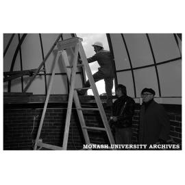 Installation of dome on Monash Observatory at Mt Burnett